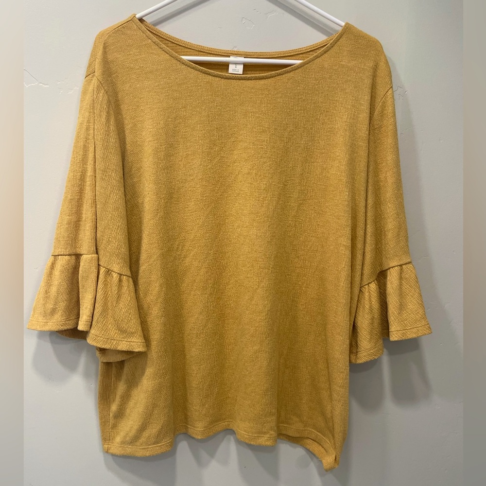 Mustard yellow bell sleeved shirt from old navy. Made from polyester and rayon